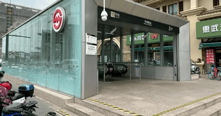 蚂蚁工房交通方便吗?附近的地铁站和公交站是什么?距离小区需要走多长时间? 蚂蚁工房交通方便吗?附近的地铁站和公交站是什么?距离小区需要走多长时间?