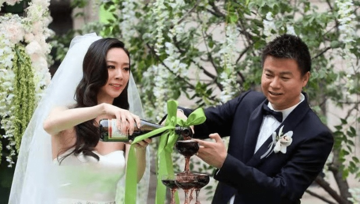 张雅蓓与于根伟:两位杰出人物的非凡人生与成就 张雅蓓与于根伟:两位杰出人物的非凡人生与成就
