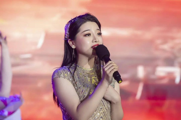 龚秋子:从平凡到非凡,她用坚持书写青春华章 龚秋子:从平凡到非凡,她用坚持书写青春华章