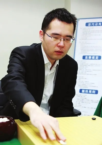 柁嘉熹:从围棋天才到世界冠军的传奇之路 柁嘉熹:从围棋天才到世界冠军的传奇之路