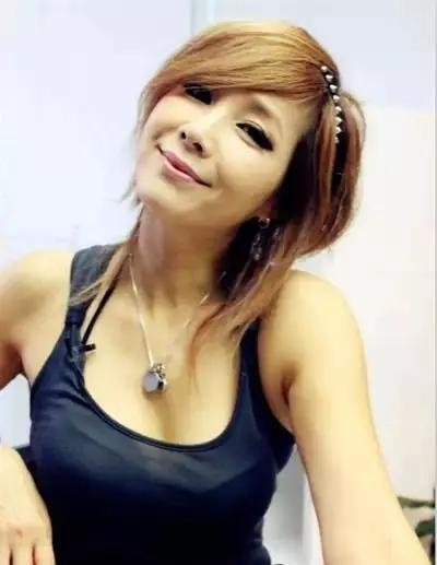 郑多燕减肥前后图片对比:从平凡主妇到健身女王的华丽蜕变 郑多燕减肥前后图片对比:从平凡主妇到健身女王的华丽蜕变