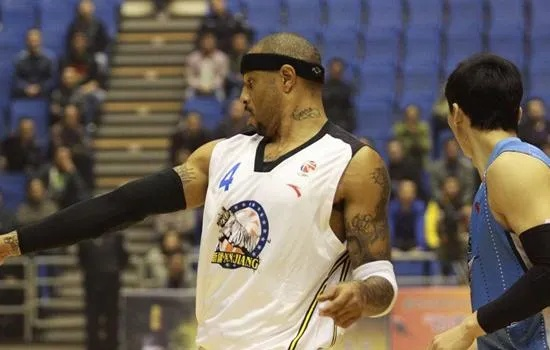 肯扬 马丁:从NBA扣篮王到人生赢家的热血传奇 肯扬 马丁:从NBA扣篮王到人生赢家的热血传奇