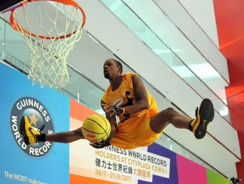 NBA花式上篮:篮球场上的艺术与激情 NBA花式上篮:篮球场上的艺术与激情