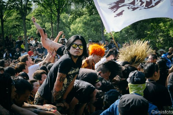 我在迷笛音乐节的三天:青春、热血与永不熄灭的音乐之火 我在迷笛音乐节的三天:青春、热血与永不熄灭的音乐之火
