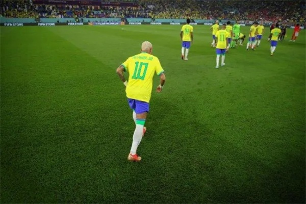 激情燃烧的绿茵场:我在巴西世界杯赛程中的热血记忆 激情燃烧的绿茵场:我在巴西世界杯赛程中的热血记忆