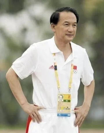 谢亚龙简历:从普通职员到行业领袖的励志人生 谢亚龙简历:从普通职员到行业领袖的励志人生