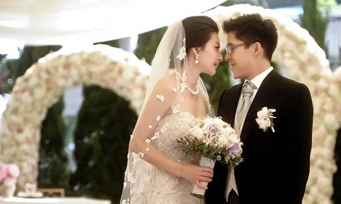 郭晶晶婚变传闻引热议:豪门婚姻背后的真实故事 郭晶晶婚变传闻引热议:豪门婚姻背后的真实故事