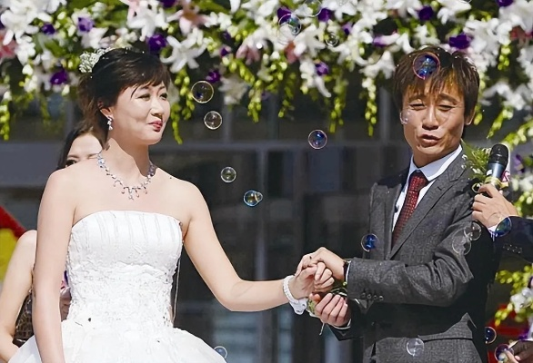 高峰结婚:我站在人生巅峰,牵起最爱的人的手 高峰结婚:我站在人生巅峰,牵起最爱的人的手