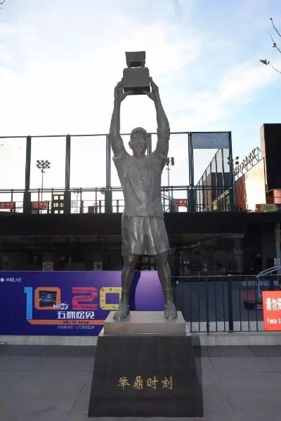 马布里铜像揭幕:那一刻,我仿佛看到了北京篮球的魂 马布里铜像揭幕:那一刻,我仿佛看到了北京篮球的魂