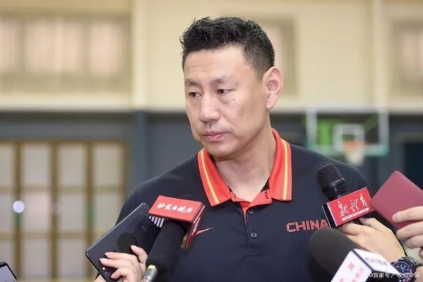 李楠与乒乓球:从国手到教练的传奇之路 李楠与乒乓球:从国手到教练的传奇之路