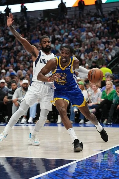 NBA焦点对决:独行侠欧文与勇士的巅峰对决 NBA焦点对决:独行侠欧文与勇士的巅峰对决