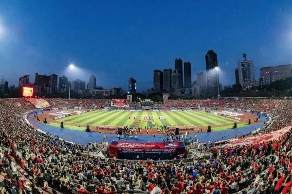 重庆德比:山城足球的激情碰撞与城市荣耀 重庆德比:山城足球的激情碰撞与城市荣耀