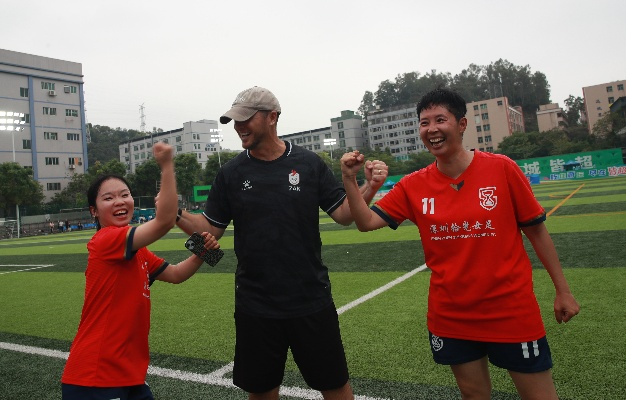 从“龅牙苏”到球场传奇:我的足球人生,远不止一副牙齿的故事 从“龅牙苏”到球场传奇:我的足球人生,远不止一副牙齿的故事