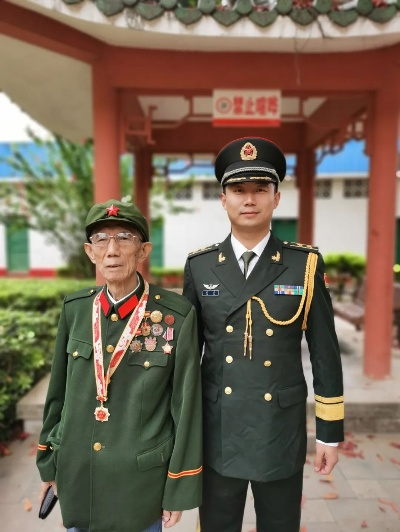 黄俊杰将军:一位铁血军人的柔情与坚守 黄俊杰将军:一位铁血军人的柔情与坚守
