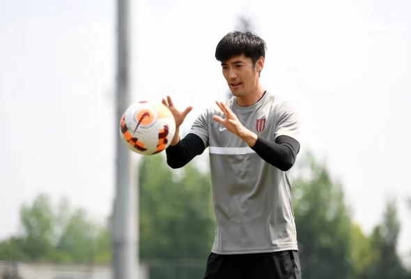 耿晓峰:从默默无闻到闪耀舞台的逆袭之路 耿晓峰:从默默无闻到闪耀舞台的逆袭之路