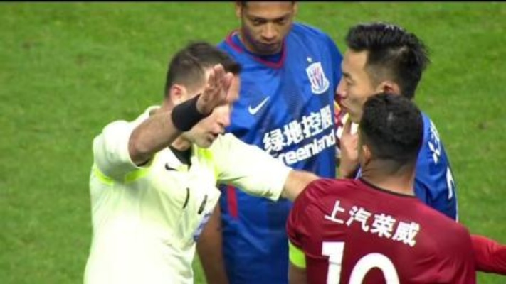 老甲A四川上海爆冲突:激情与火药味交织的经典对决 老甲A四川上海爆冲突:激情与火药味交织的经典对决