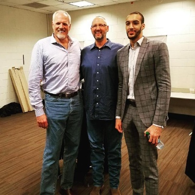 马克伊顿:从NBA传奇到人生导师,他的故事如何激励年轻一代? 马克伊顿:从NBA传奇到人生导师,他的故事如何激励年轻一代?