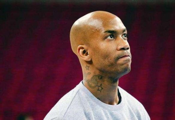 马布里:从NBA球星到CBA传奇的励志人生 马布里:从NBA球星到CBA传奇的励志人生