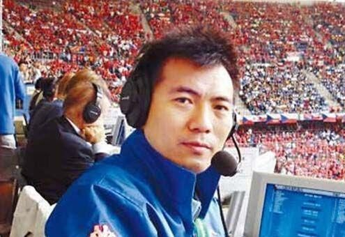 黄健翔经典解说:激情与专业交织的足球之声 黄健翔经典解说:激情与专业交织的足球之声