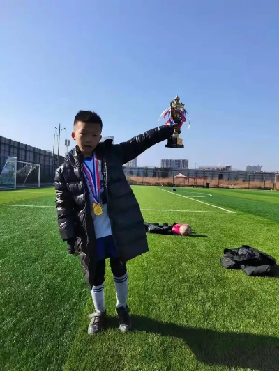 青岛小梅西:草根足球少年的逆袭之路,点燃无数追梦人的希望 青岛小梅西:草根足球少年的逆袭之路,点燃无数追梦人的希望