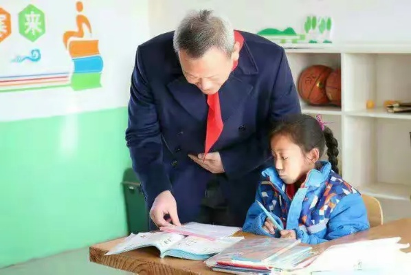 樊泽民:一位在教育与公益领域默默奉献的践行者 樊泽民:一位在教育与公益领域默默奉献的践行者