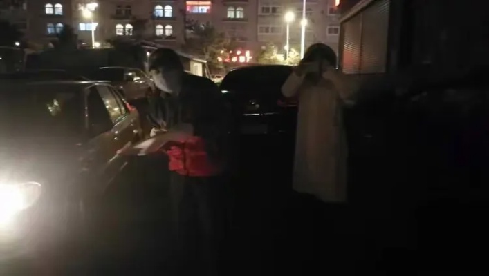 零点直播:我在深夜的镜头前,与千万人共享那一刻的温暖与感动 零点直播:我在深夜的镜头前,与千万人共享那一刻的温暖与感动
