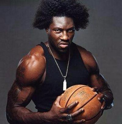 本华莱士与阿泰斯特:NBA硬汉时代的传奇与精神传承 本华莱士与阿泰斯特:NBA硬汉时代的传奇与精神传承