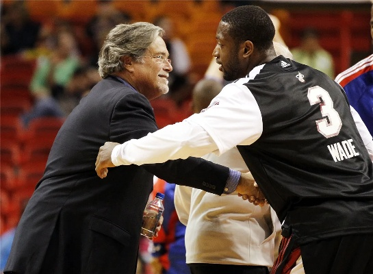 我与霍莉的NBA追梦之旅:从默默无闻到万众瞩目 我与霍莉的NBA追梦之旅:从默默无闻到万众瞩目